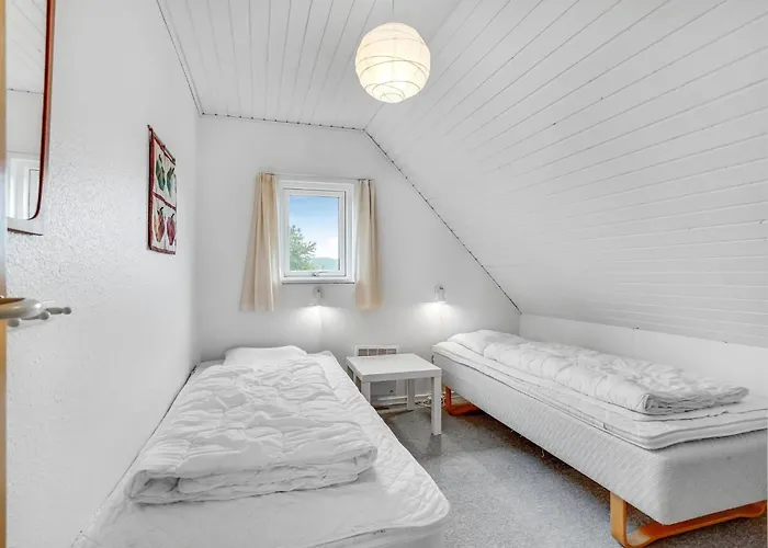 Vakantiehuis Lovely In With Wifi *
